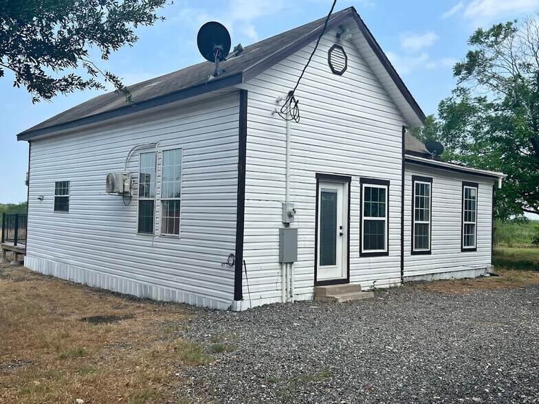 Building Photo - 425 Weber Hoese Ln