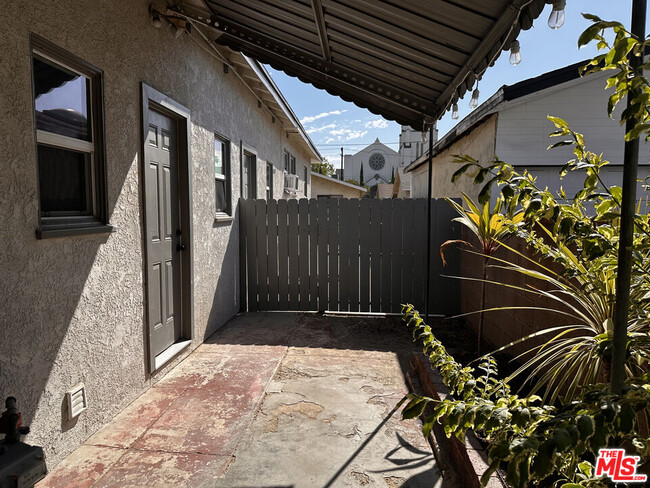 Building Photo - 1160 N Fries Ave