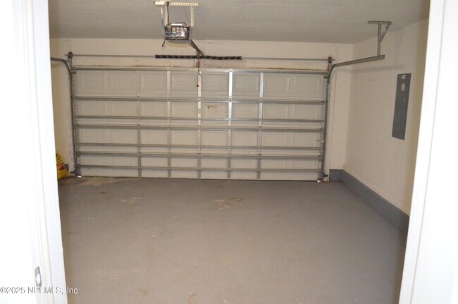 Building Photo - 7061 Civic Club Dr