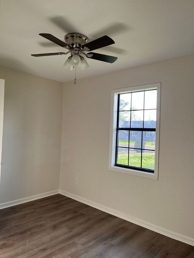 Building Photo - "Charming 3-Bed Home with Cozy 982 Sq. Ft. Living Space on Smith Avenue, Trumann!"