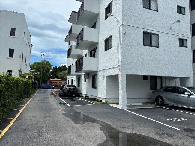 Building Photo - 529 SW 4th St