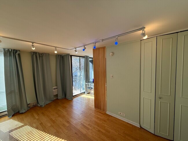 Building Photo - 2600 N Hampden Ct