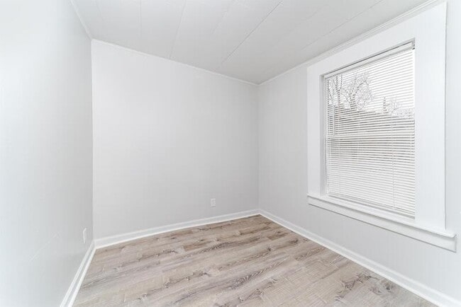 Building Photo - 824 2nd St
