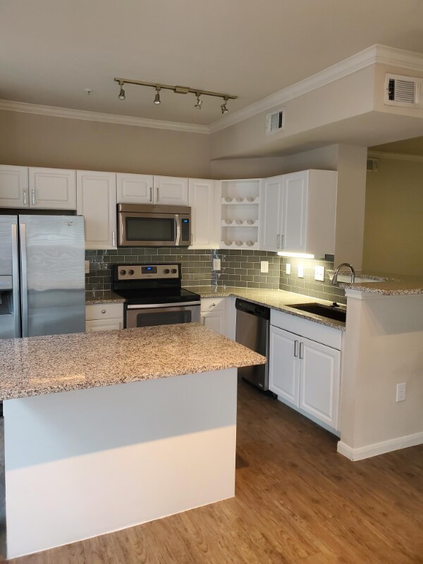 Building Photo - 906 Allen St