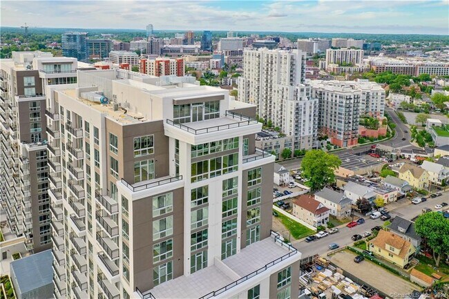 Building Photo - 850 Pacific St