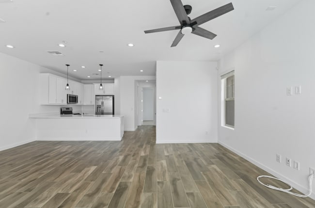 Building Photo - *Like Brand New Luxurious Modern 3 Bedroom 2 Bath Townhome in Warner Meadows!**