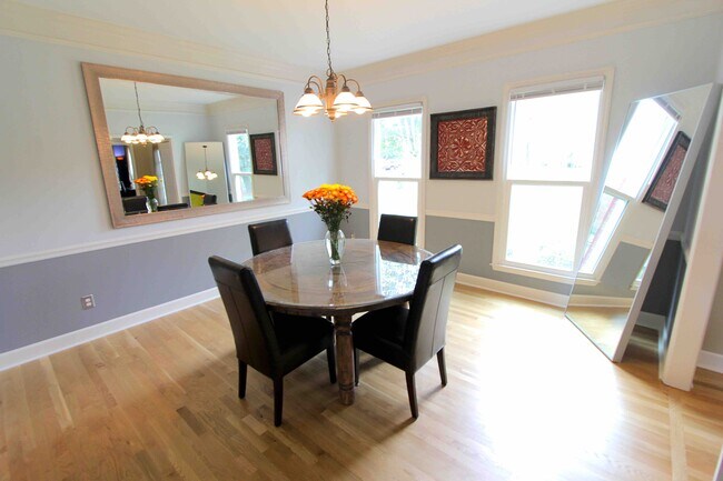 Building Photo - 5711 Chadwick Ln