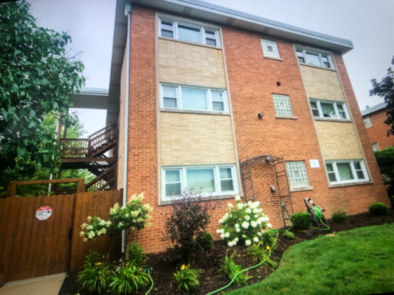 Primary Photo - 6044 N Melvina Ave