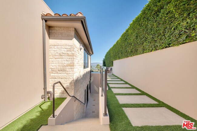 Building Photo - 3116 Elvido Dr