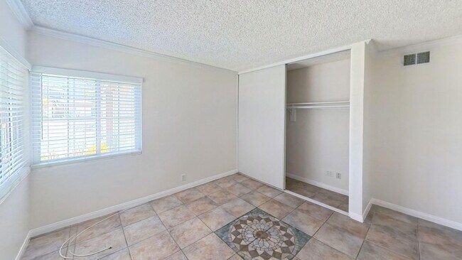 Building Photo - 1617 Toyon Pl