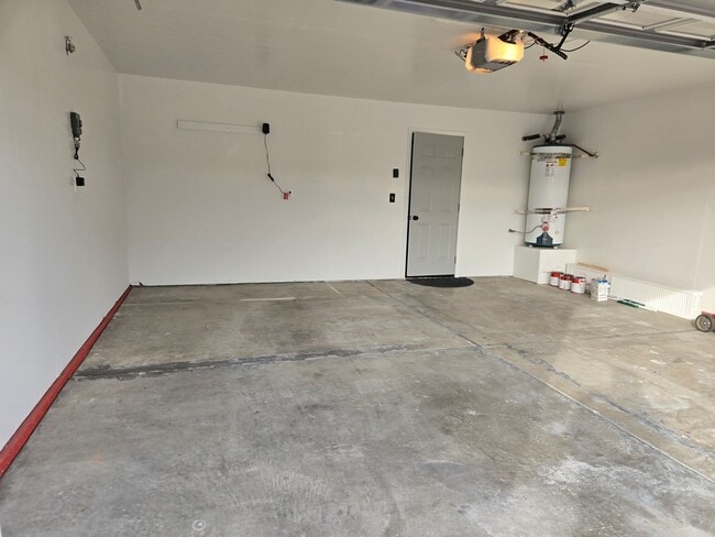 Building Photo - 664 W Cinnamon Ave