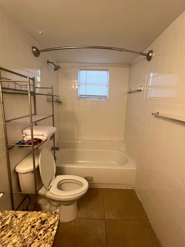 Building Photo - 8333 Lake Dr