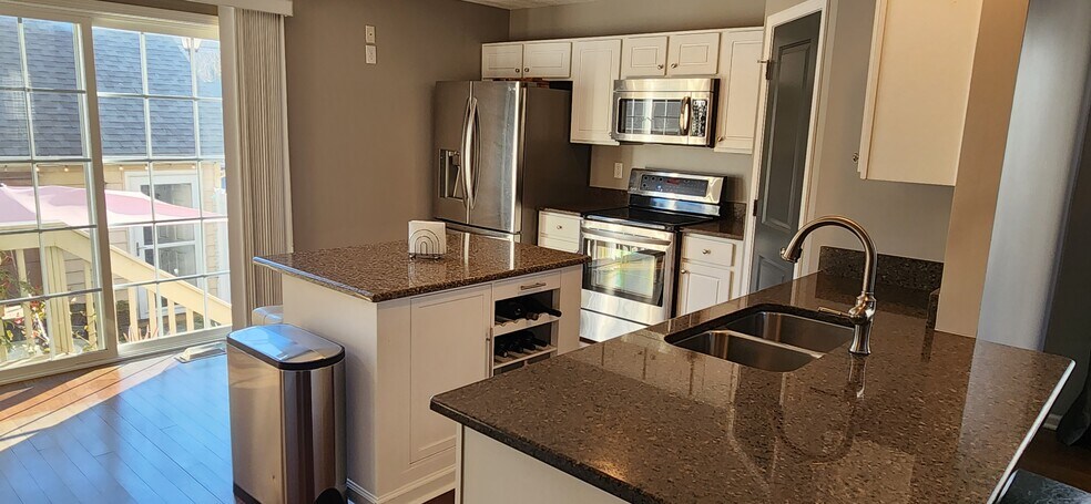 Building Photo - 5637 Crystal Falls St