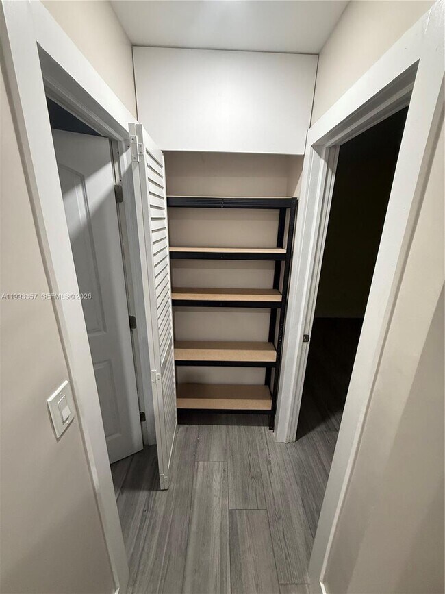 Building Photo - 1050 W 37th St