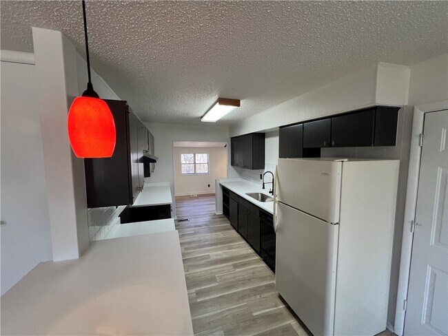 Building Photo - 2 Lancaster Dr