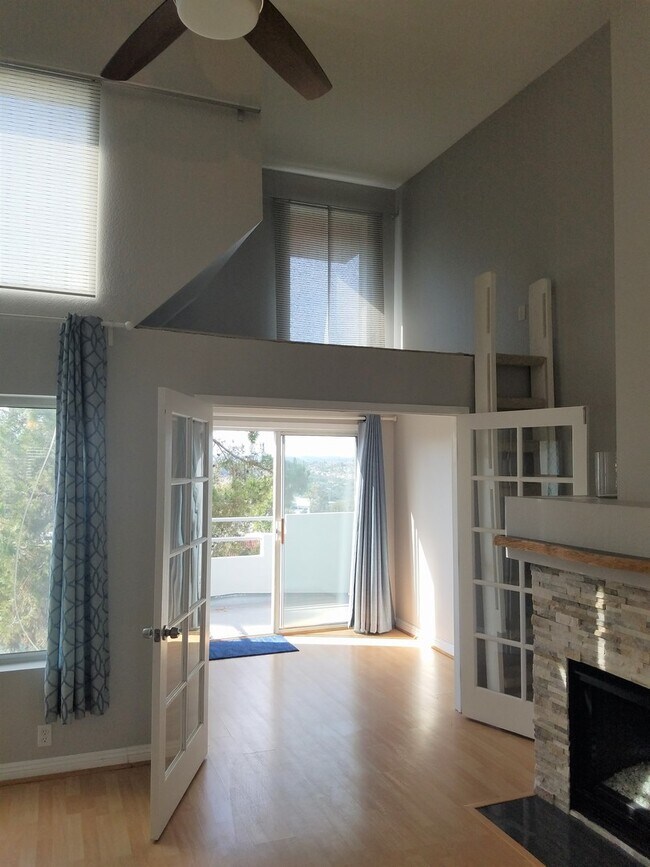 Building Photo - Gorgeous 2 bed 2 bath nestled in heart of Mission Viejo