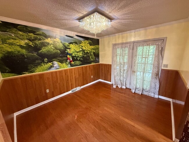 Building Photo - Spacious 4-Bedroom, 3-Bath Home in a Desir...