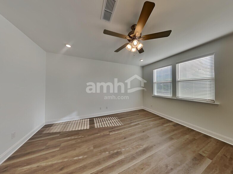 Building Photo - 207 Argea Dr