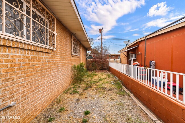 Building Photo - 5113 Jerry Dr