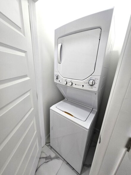 Building Photo - 3201 Magdalena St