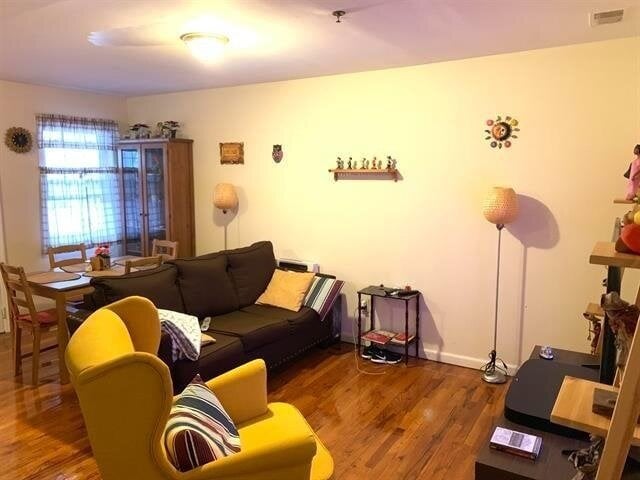 Building Photo - 524 4th St