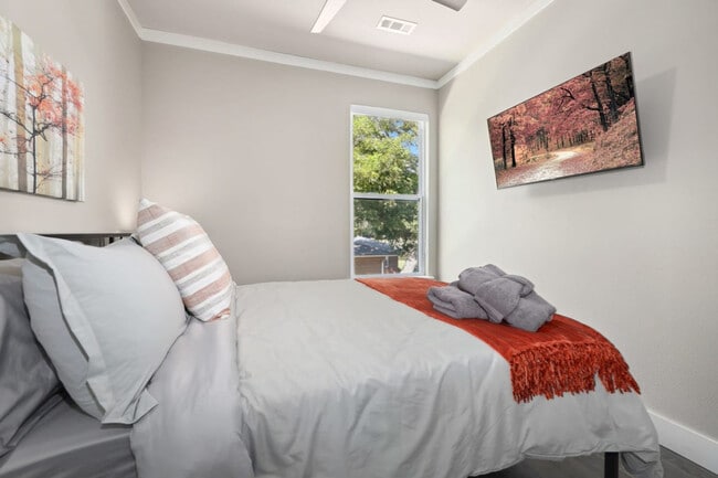 Building Photo - 402 SW 5th St