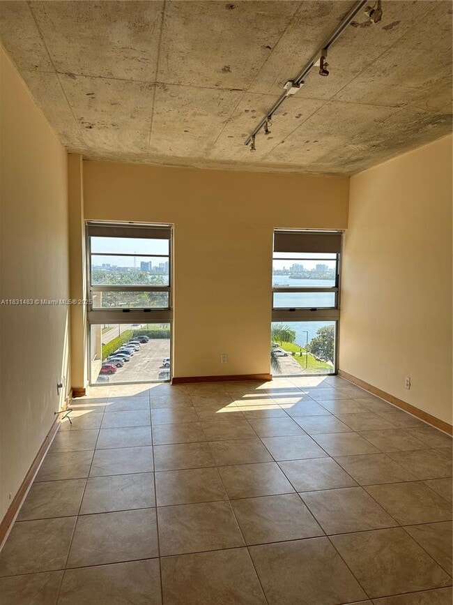 Building Photo - 880 NE 69th St