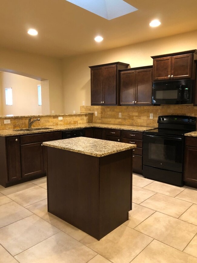 Building Photo - Very Nice 3 bed, 3 bath 2 car Home on a cul-de-sac in Peyton with Mountain Views