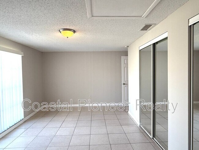 Building Photo - 10202 Bonnie Bay Ct