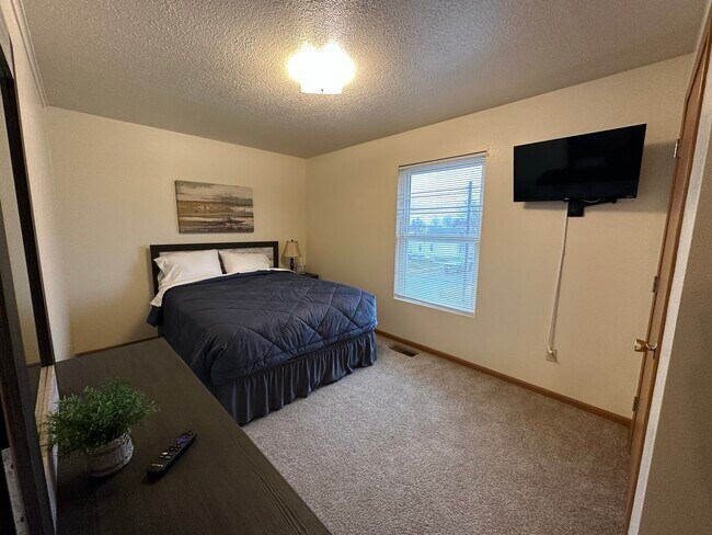 Building Photo - 601 W Scott St