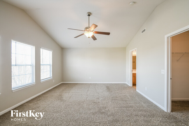 Building Photo - 8728 N Springview Dr