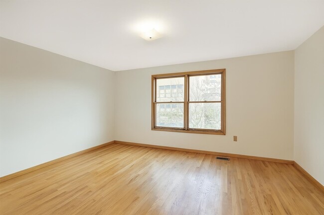 Building Photo - 210 Pavonia Ave