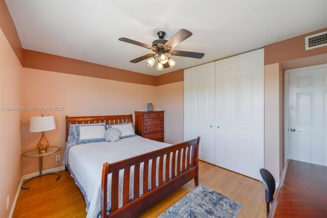 Building Photo - 401 Golden Isles Dr