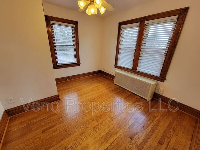 Building Photo - 800 Chestnut St