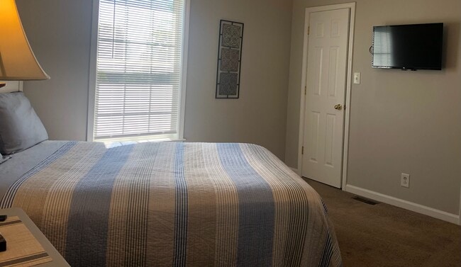 Master Suite with walk-in closet, full bath and ceiling fan - 603 Avondale Rd