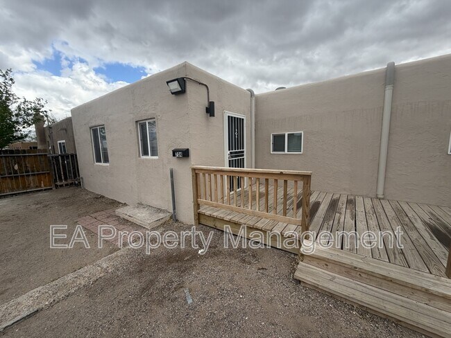 Building Photo - 704 La Poblana Rd NW