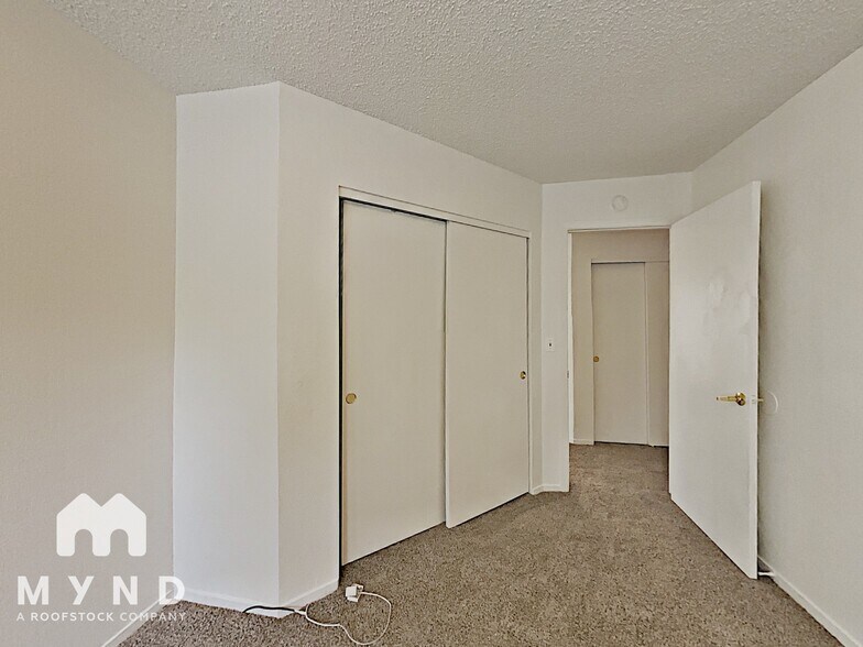 Building Photo - 5922 Shadow Park Dr