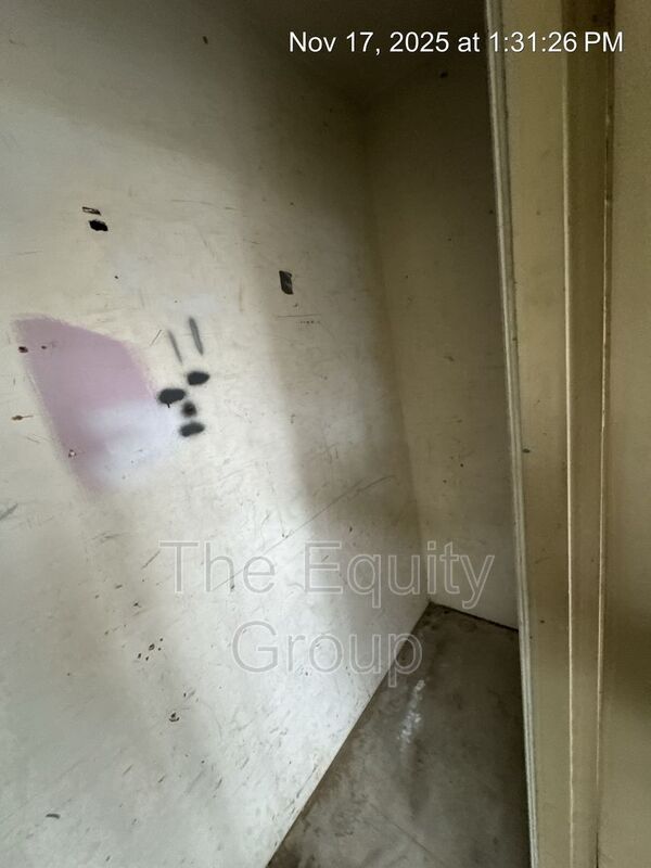 Building Photo - 2736 S Sallee St