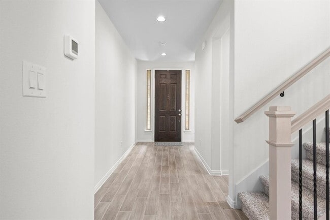 Building Photo - 104 Scenic Hills Cir