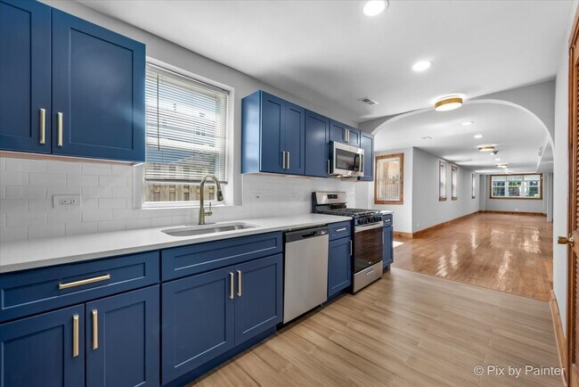 Building Photo - 2515 N Talman Ave