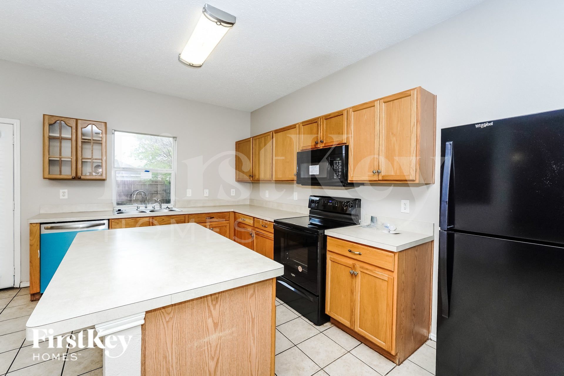 Building Photo - 7401 Snow Ridge Dr