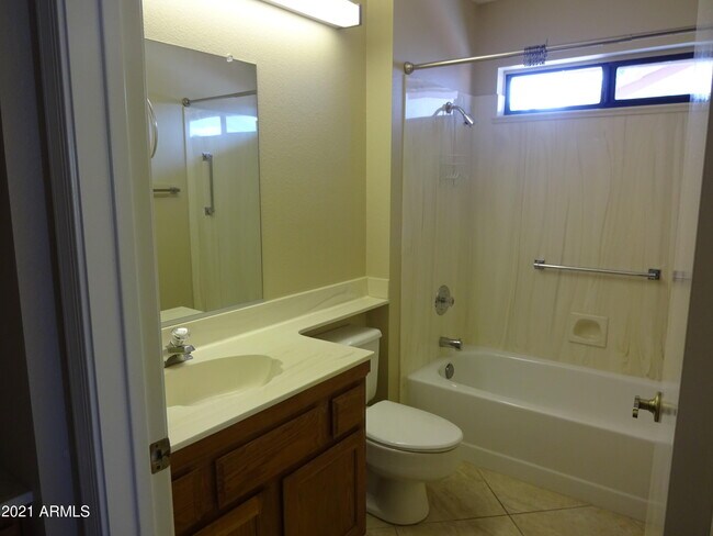 Building Photo - 13722 W Gable Hill Dr