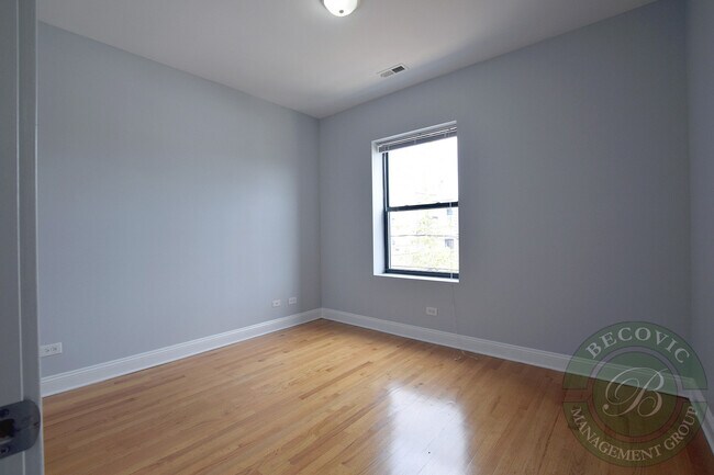Building Photo - 7526 N Seeley Ave