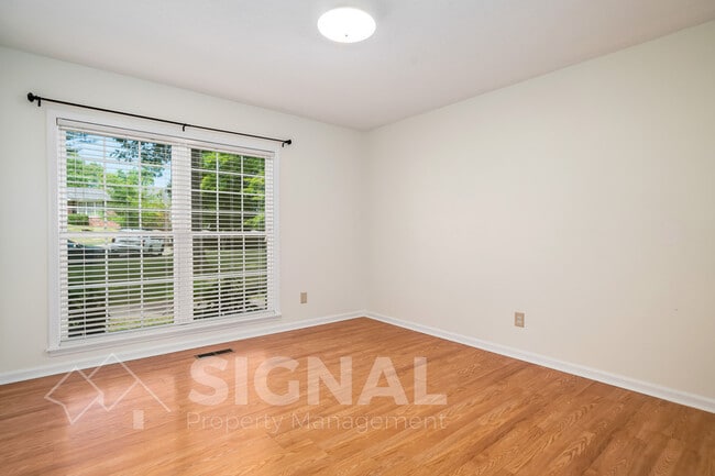 Building Photo - 2245 Tal Heim Dr