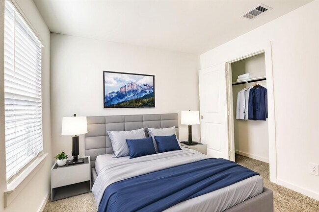 Building Photo - 3022 La Latina Dr