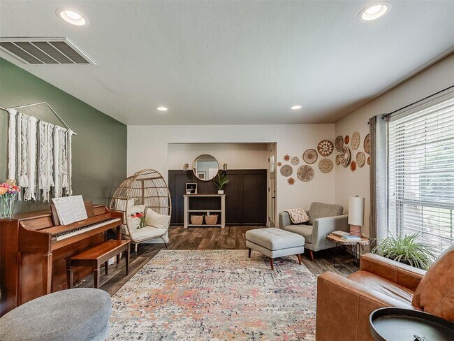 Building Photo - 801 Rock Hollow Rd