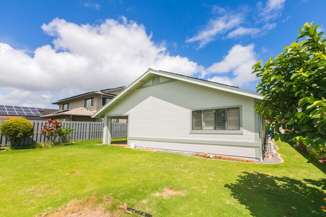 Building Photo - BACK ON MARKET**Single level spacious home...