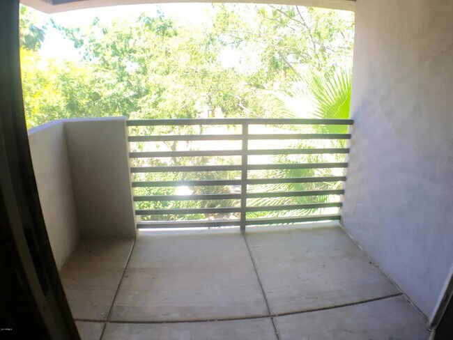 Building Photo - Stunning 2-bedroom 2 bath