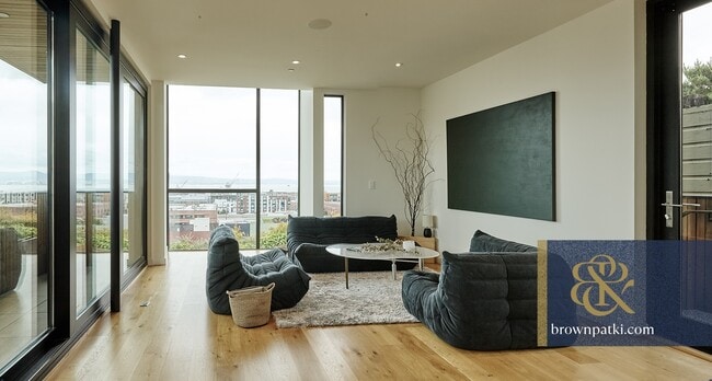 Building Photo - 335 Pennsylvania Ave