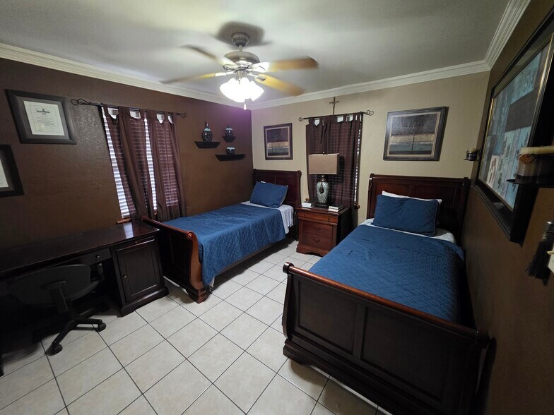 Building Photo - 209 La Silla Dr